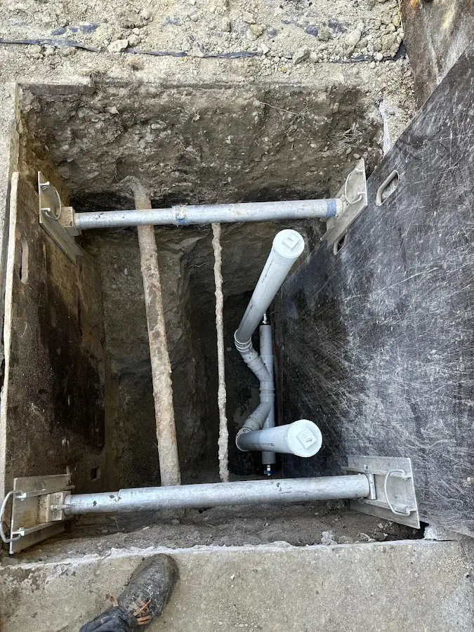 Experienced plumber completing Gas Line Repair work in Aventura